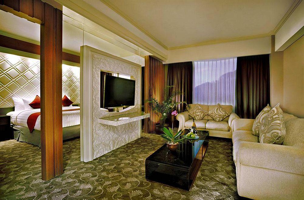 Atria Hotel Маланг Екстер'єр фото