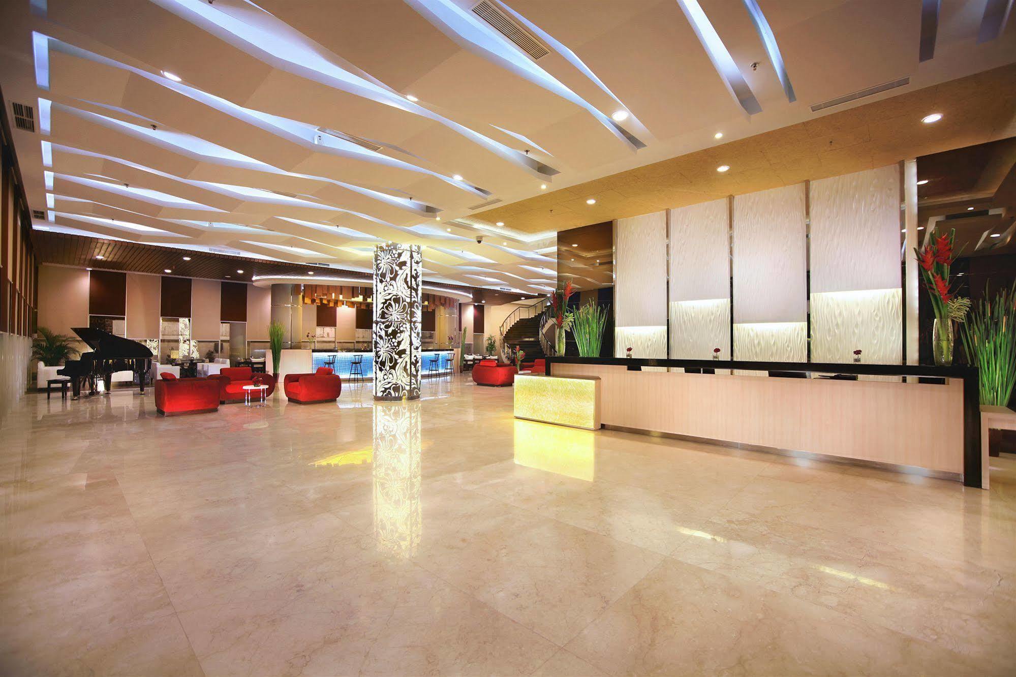 Atria Hotel Маланг Екстер'єр фото